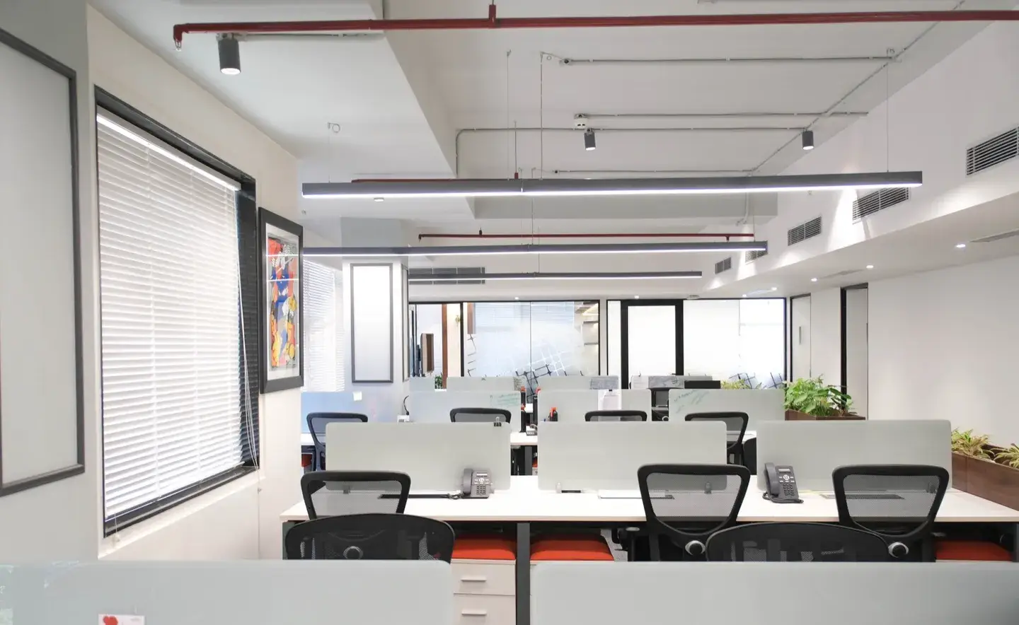 Fully furnished office space in Gurgaon with workstations and meeting rooms, by AIHP