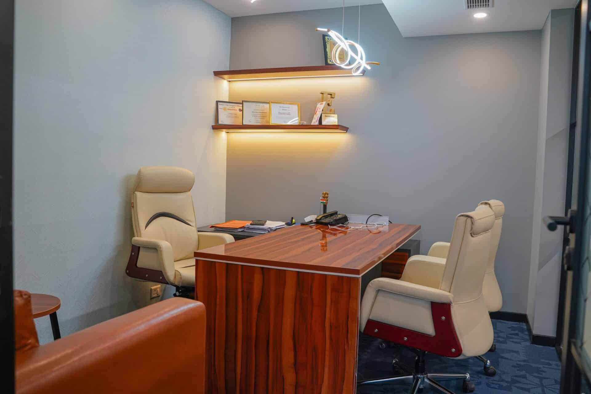 7 Office Furniture Trends Dominating Gurgaon Workspaces